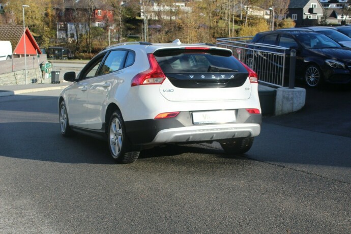 volvo-v40-cross-country-diesel-2014-big-4