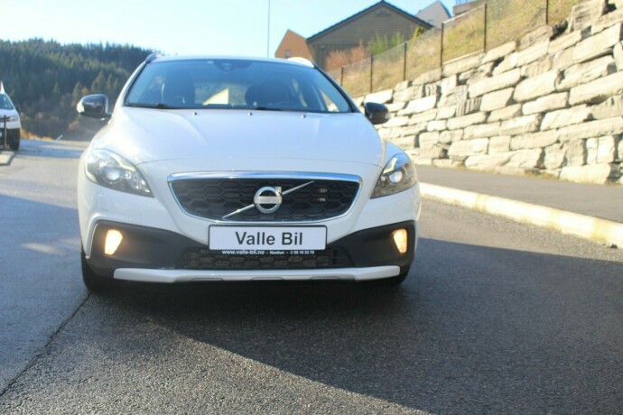 volvo-v40-cross-country-diesel-2014-big-2