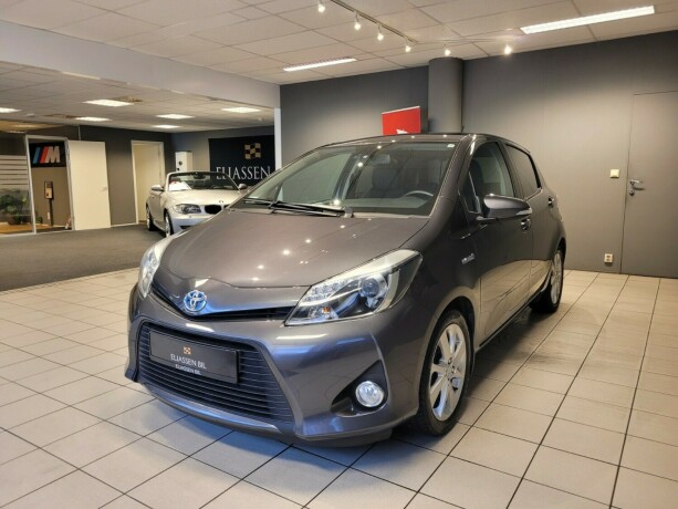 toyota-yaris-bensin-2014-big-9