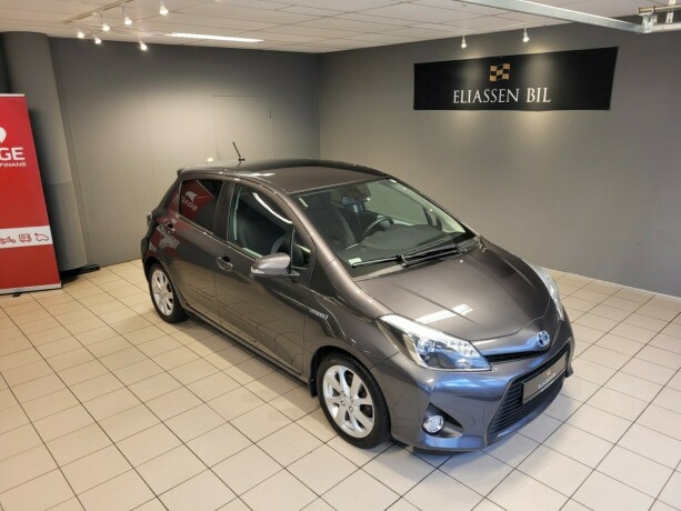 toyota-yaris-bensin-2014-big-1