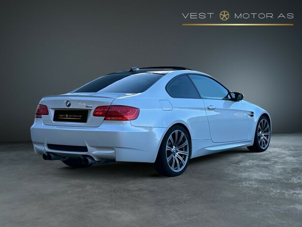 bmw-m3-bensin-2010-big-7