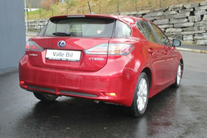 lexus-ct200h-bensin-2012-big-4