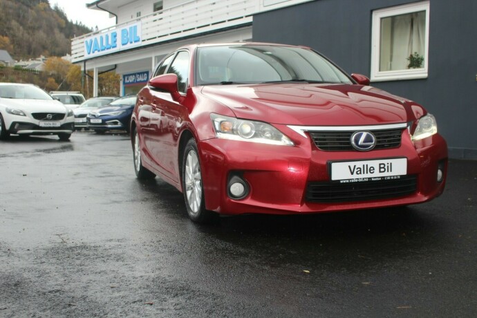 lexus-ct200h-bensin-2012-big-0