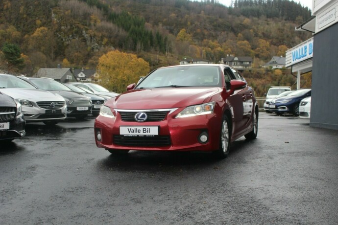 lexus-ct200h-bensin-2012-big-1