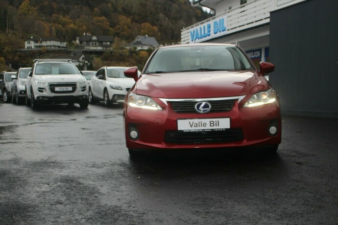 lexus-ct200h-bensin-2012-big-2