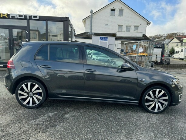 volkswagen-golf-elektrisitetbensin-2015-big-3