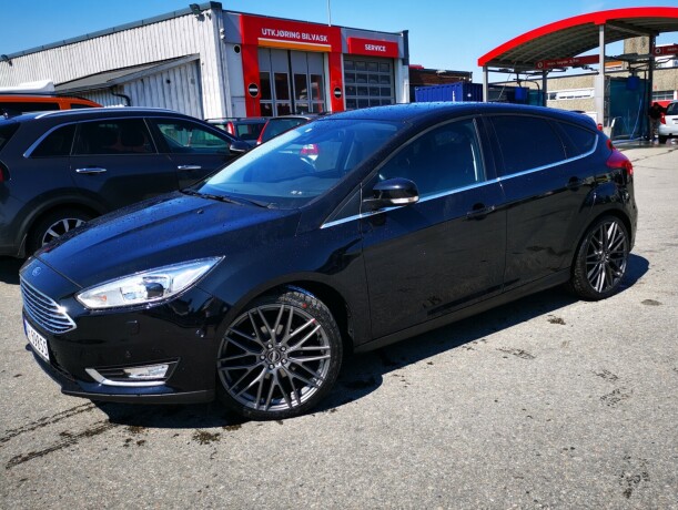 2015-focus-ford-10l-titanium-x-big-4