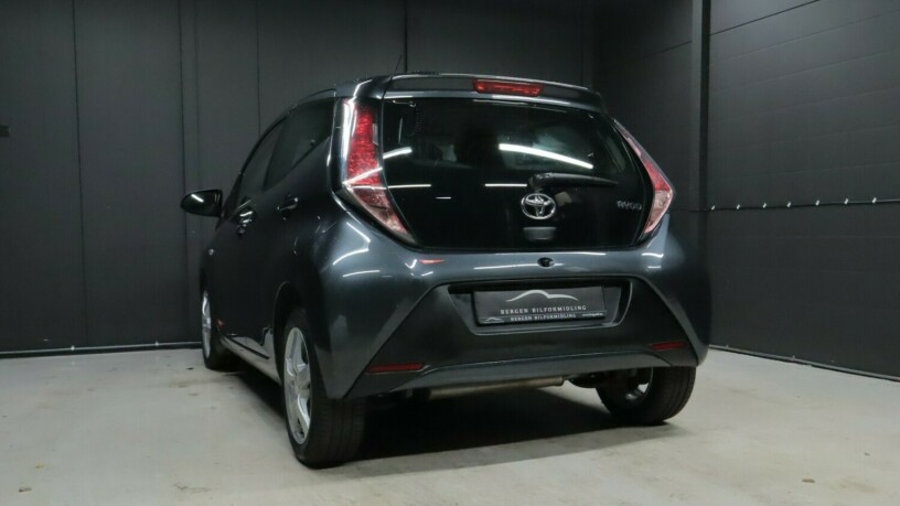 toyota-aygo-bensin-2015-big-3