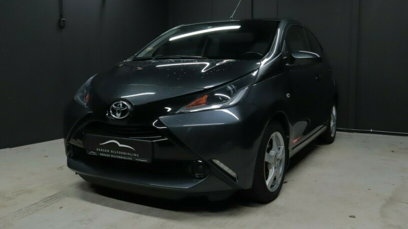 toyota-aygo-bensin-2015-big-2