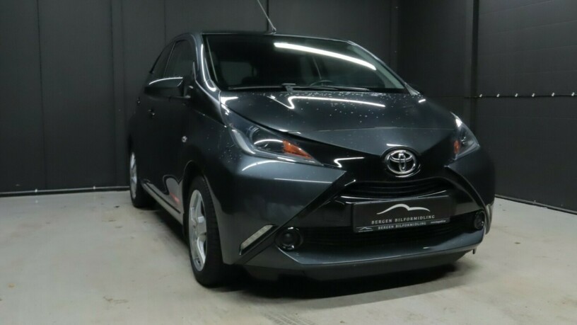 toyota-aygo-bensin-2015-big-0