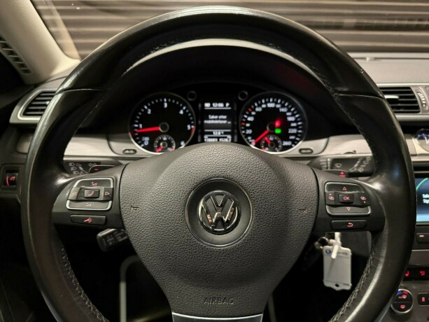 volkswagen-passat-diesel-2013-big-11