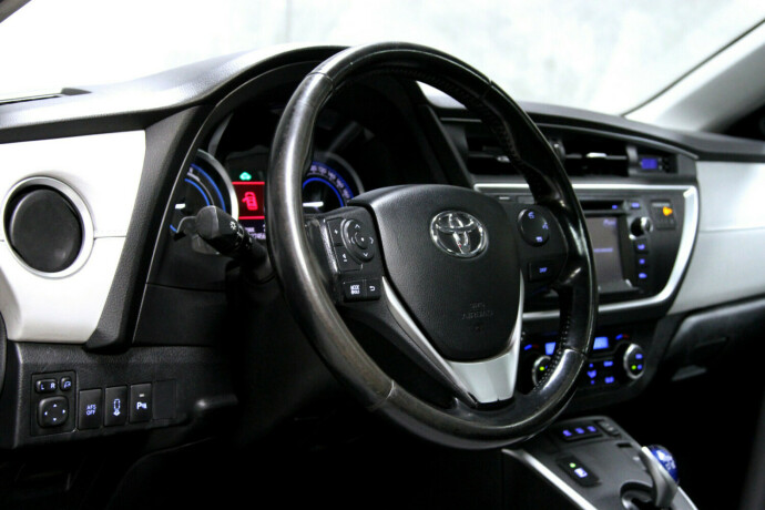 toyota-auris-bensin-2013-big-14