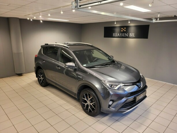 toyota-rav4-elektrisitetbensin-2016-big-1