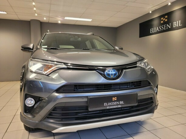 toyota-rav4-elektrisitetbensin-2016-big-10