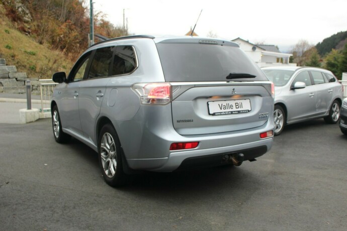 mitsubishi-outlander-elektrisitetbensin-2014-big-2