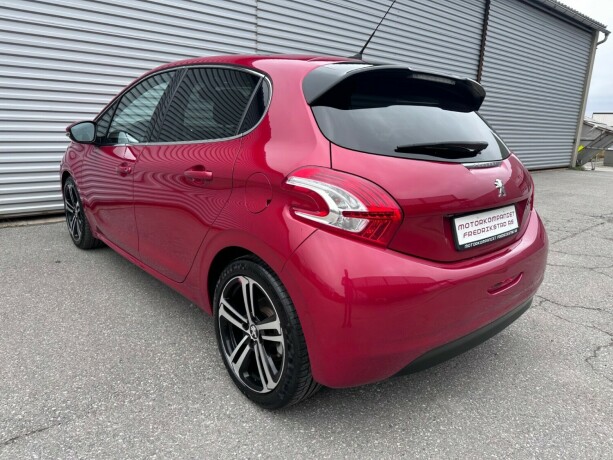 peugeot-208-diesel-2014-big-2