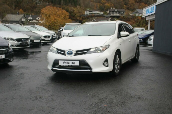 toyota-auris-bensin-2014-big-1