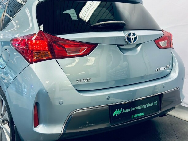 toyota-auris-elektrisitetbensin-2013-big-6