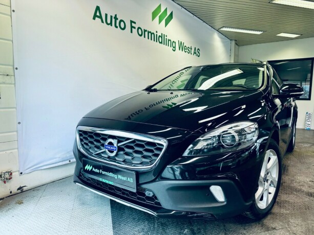 volvo-v40-cross-country-diesel-2015-big-2