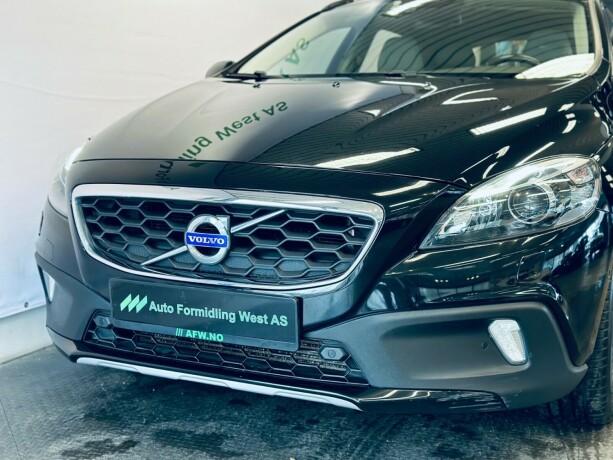 volvo-v40-cross-country-diesel-2015-big-3