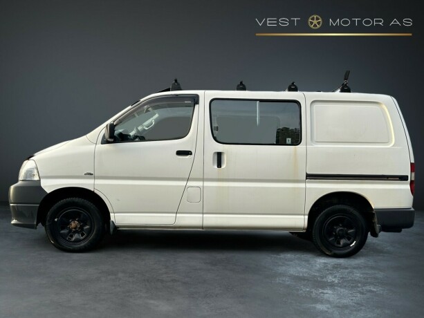 toyota-hiace-diesel-2009-big-3