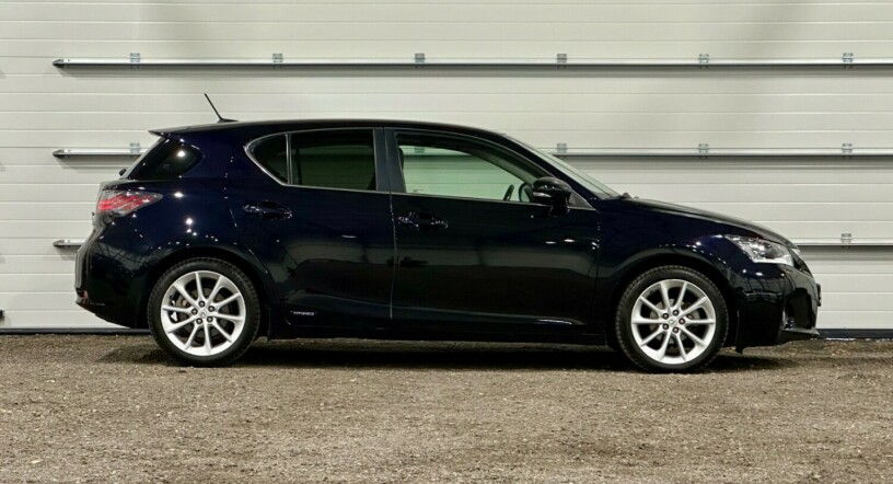 lexus-ct200h-bensin-2011-big-1