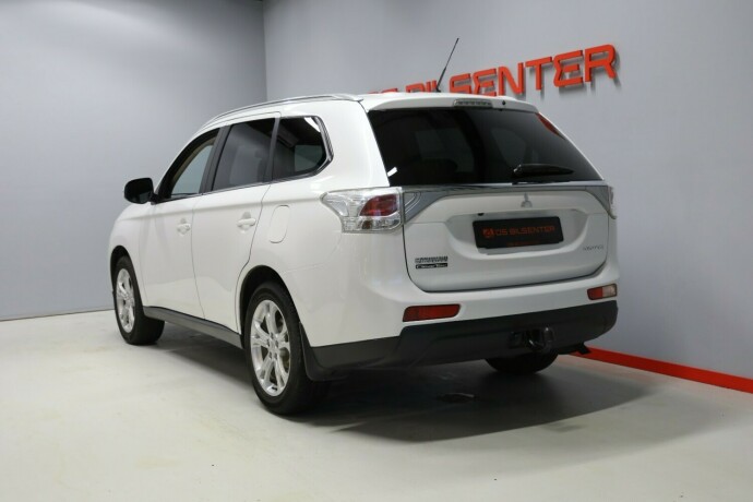 mitsubishi-outlander-bensin-2015-big-2