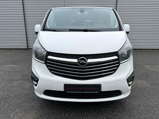 opel-vivaro-diesel-2016-big-8