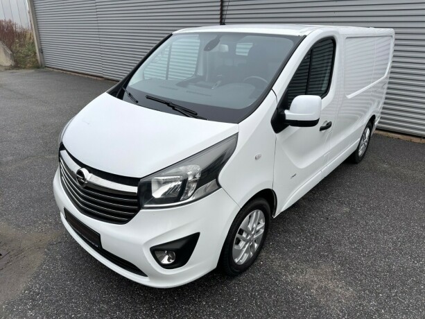 opel-vivaro-diesel-2016-big-5