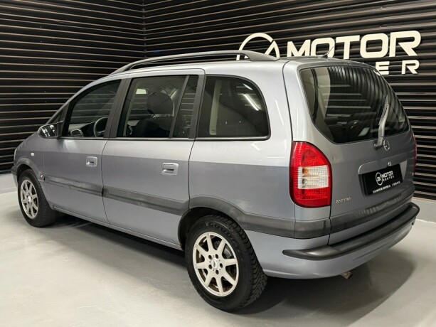 opel-zafira-bensin-2002-big-1