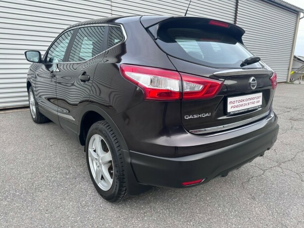 nissan-qashqai-bensin-2015-big-2