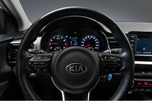 kia-stonic-bensin-2019-big-12