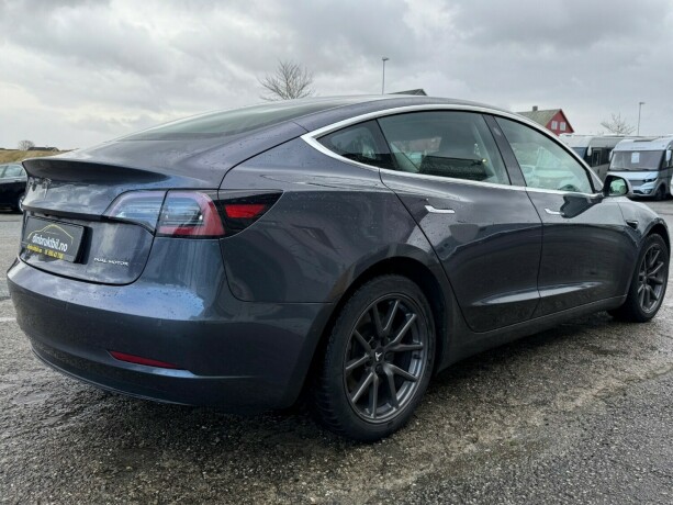 tesla-model-3-elektrisitet-2019-big-9