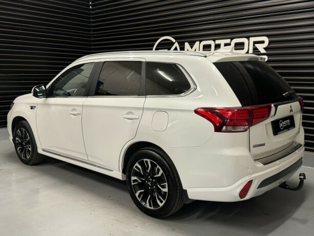 mitsubishi-outlander-elektrisitetbensin-2017-big-1