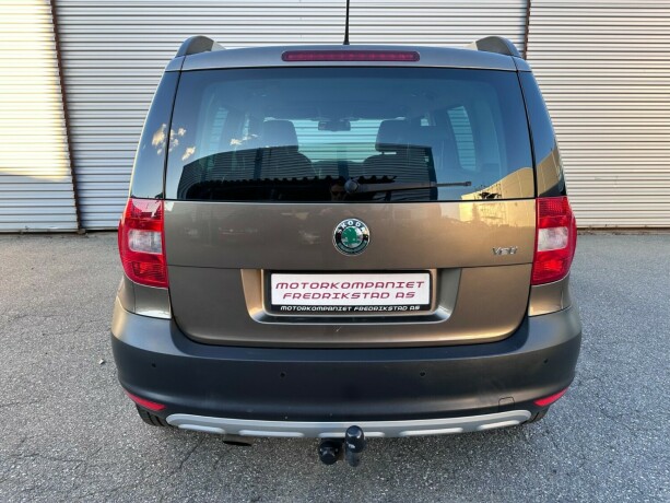 skoda-yeti-bensin-2012-big-10