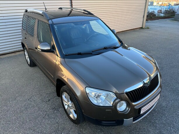 skoda-yeti-bensin-2012-big-4