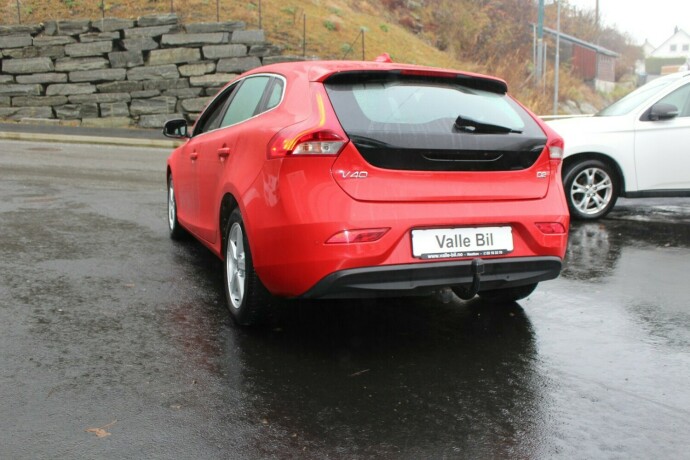 volvo-v40-diesel-2013-big-1