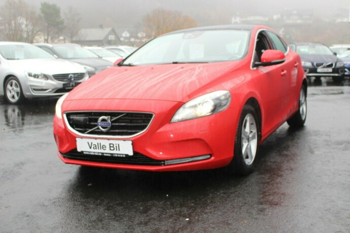 volvo-v40-diesel-2013-big-0