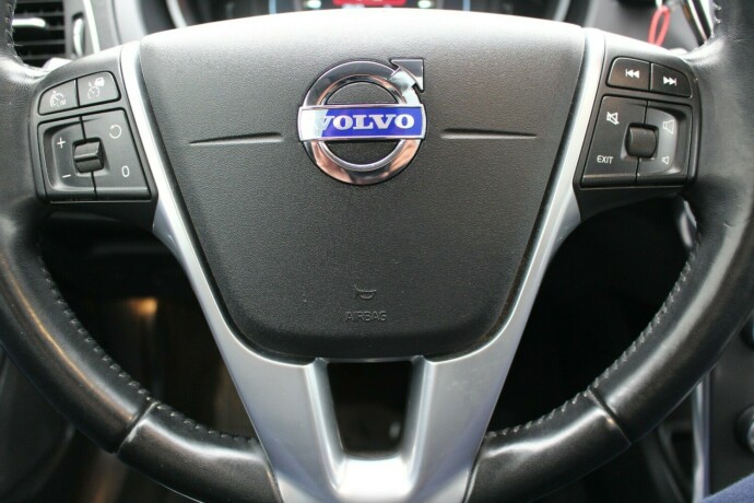 volvo-v40-diesel-2013-big-12