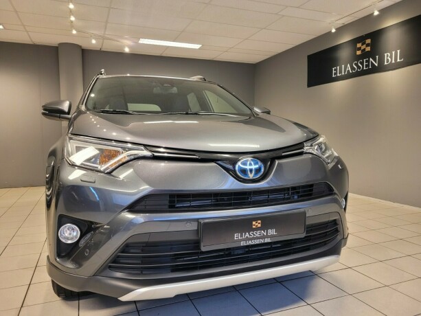 toyota-rav4-elektrisitetbensin-2016-big-10