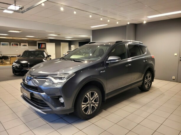 toyota-rav4-elektrisitetbensin-2016-big-8