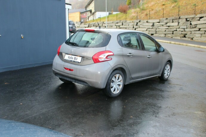 peugeot-208-diesel-2013-big-3