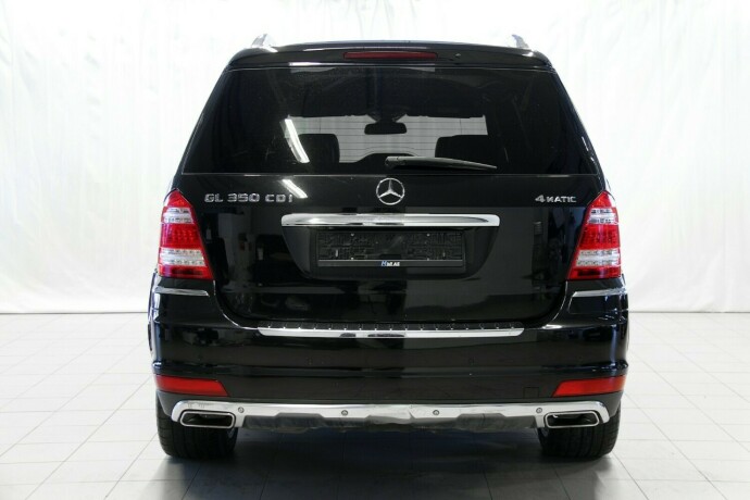 mercedes-benz-gl-diesel-2012-big-3