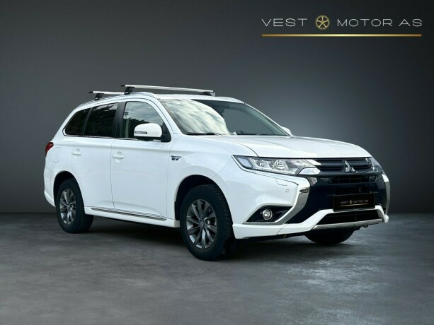 mitsubishi-outlander-elektrisitetbensin-2016-big-0