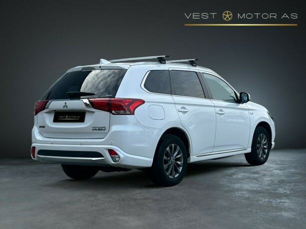 mitsubishi-outlander-elektrisitetbensin-2016-big-7