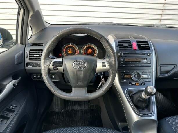 toyota-auris-diesel-2011-big-14