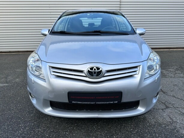 toyota-auris-diesel-2011-big-8