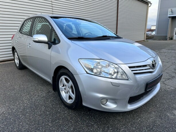 toyota-auris-diesel-2011-big-1