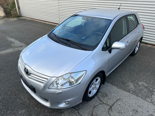 toyota-auris-diesel-2011-big-5