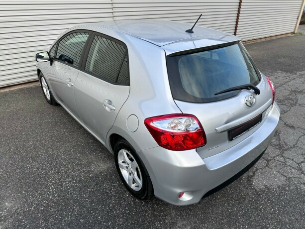 toyota-auris-diesel-2011-big-6